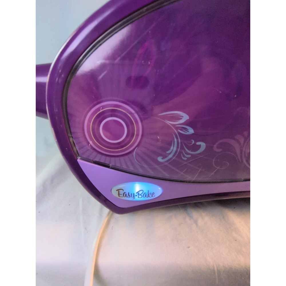 Vintage -Easy-Bake Oven Purple Hasbro 2010 Model 93404‎ Working Tested Light On - Picture 3 of 12